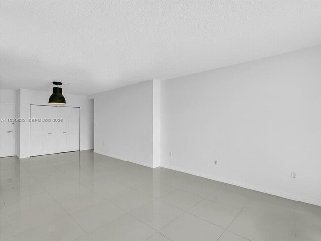 Building Photo - 300 Bayview Dr