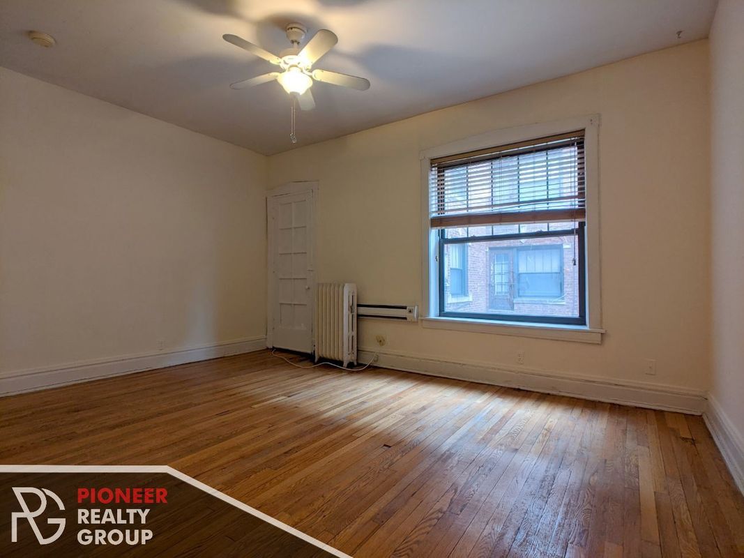 Building Photo - 2884 N Clark St