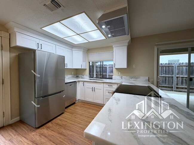 Building Photo - Beautifully Updated, 3BD/2BA Home in Larchmont Sunriver, off Sunrise Blvd. and Coloma Rd.