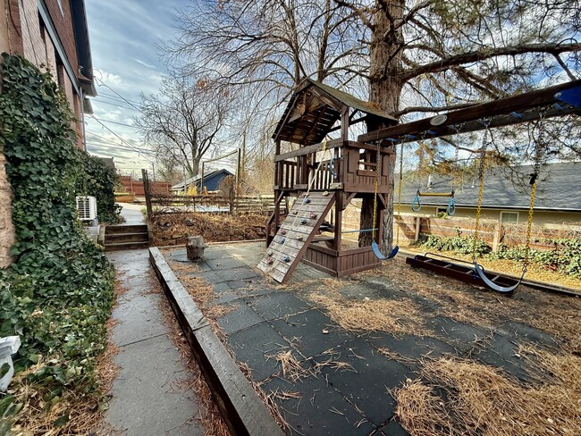 Building Photo - 1228 Bryan Ave