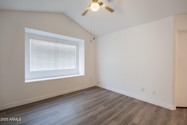 Building Photo - 1121 W Manor St