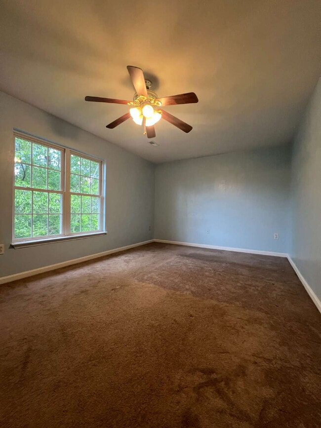Building Photo - 3 Bdrm / 2.5 Bath House Available Now!!! N...