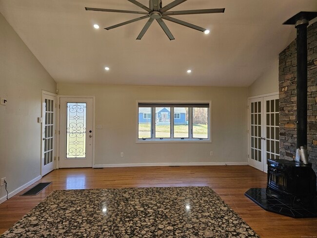 Building Photo - 11 Brookfield Dr