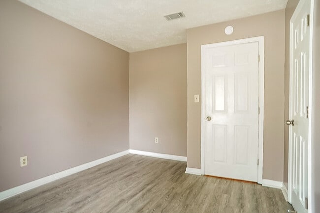 Building Photo - 2848 Pepperdine Dr