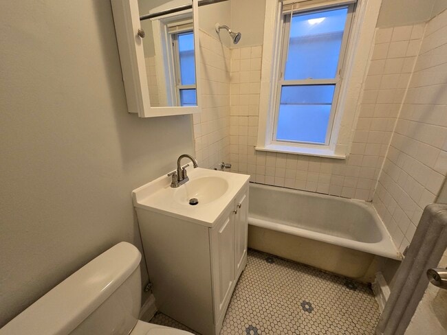 Building Photo - 4826 N Avers Ave