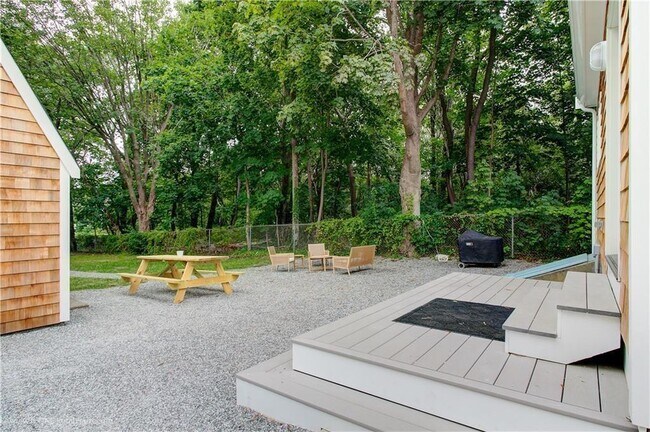 Building Photo - 59 Melrose Ave