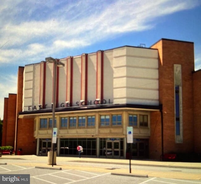 Building Photo - 1213 Farmington Ln