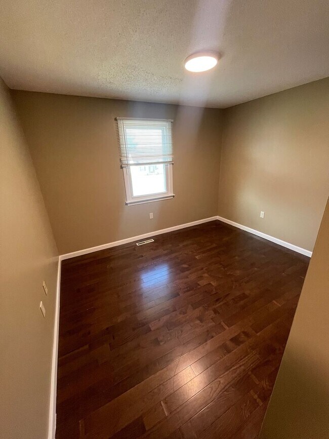 Building Photo - 498 Addison Rd