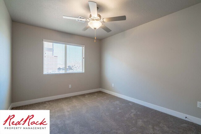 Building Photo - Spacious Townhome in Hurricane Heights