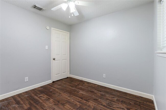 Building Photo - 4514 Oak Shadows Dr