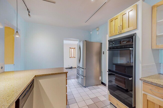 Building Photo - 1314SF Ridgecrest Brick 2 Bedroom  1 Bath ...