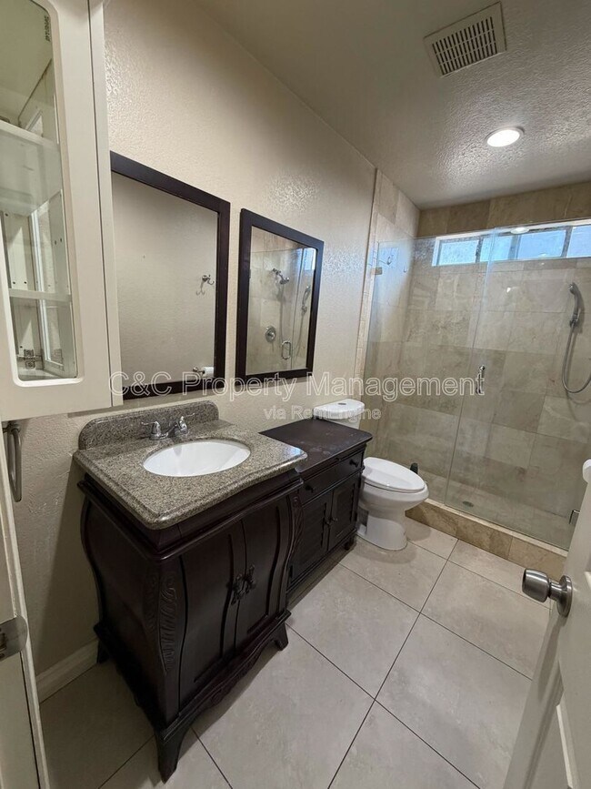 Building Photo - 18120 Raymond Ct