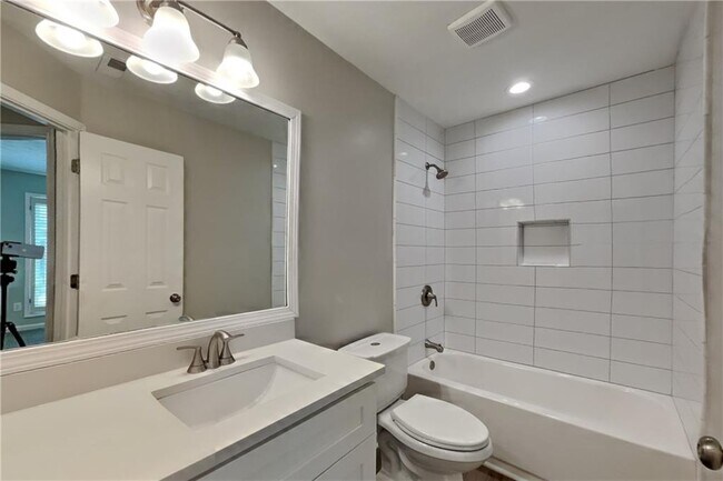 Building Photo - 145 Riversong Dr
