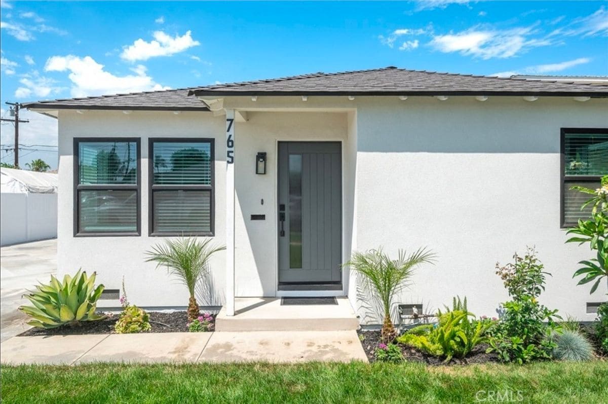 Building Photo - 765 E Silva St