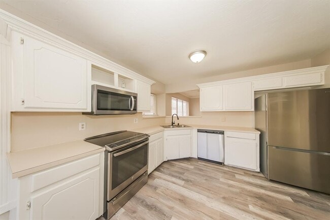 Building Photo - 11901 Blue Moon Ave