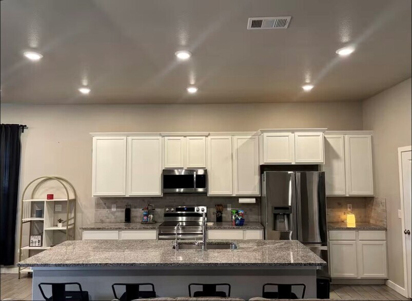 Building Photo - 1322 Lantana Ct
