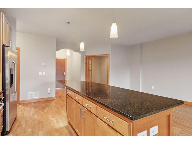 Building Photo - 317 Groveland Ave