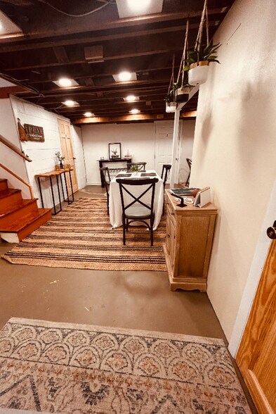 Building Photo - 10166 Glebe Rd