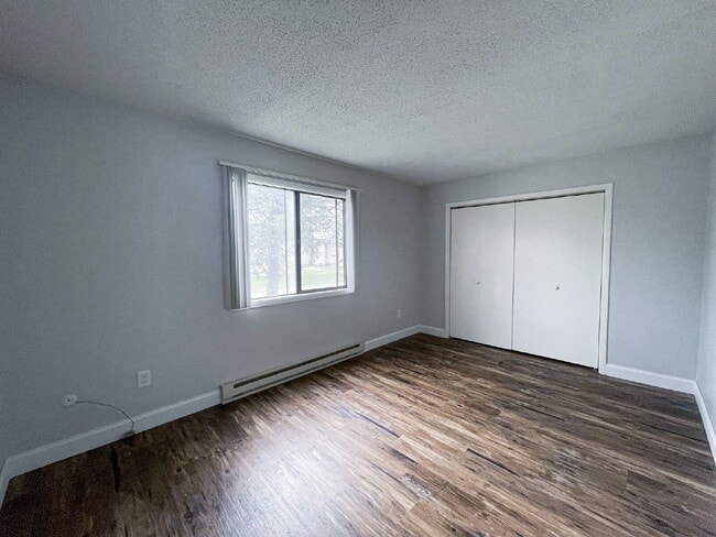 Building Photo - 2406 Marquette Rd