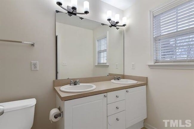 Building Photo - Golf Course Townhome
