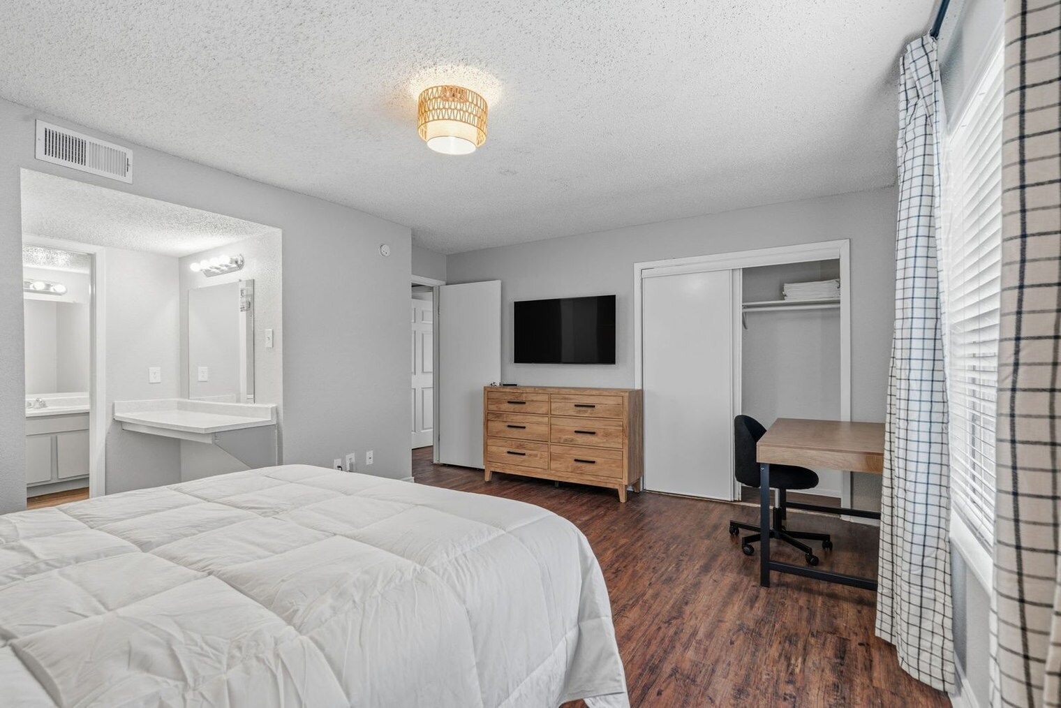 Building Photo - 1307 Wilcrest Dr