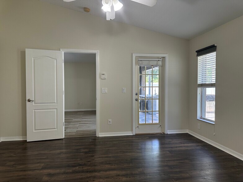 Building Photo - 3145 Dunstable Dr
