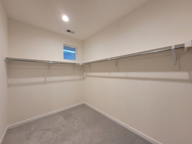 Building Photo - 820 Promenade Dr
