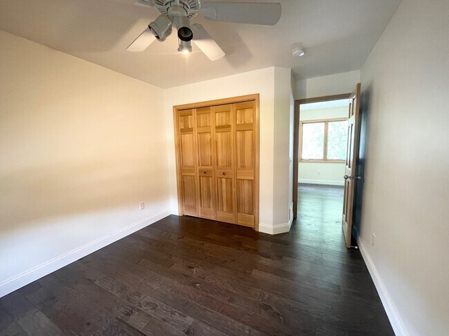 Building Photo - 3010 Fairview Rd SW