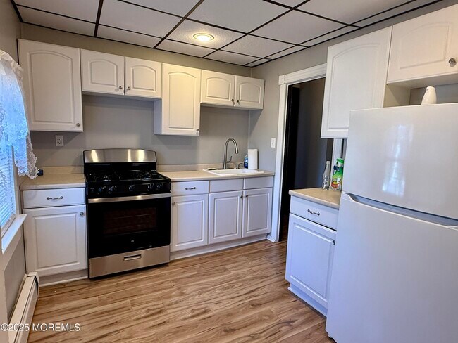 Building Photo - 304 Lareine Ave