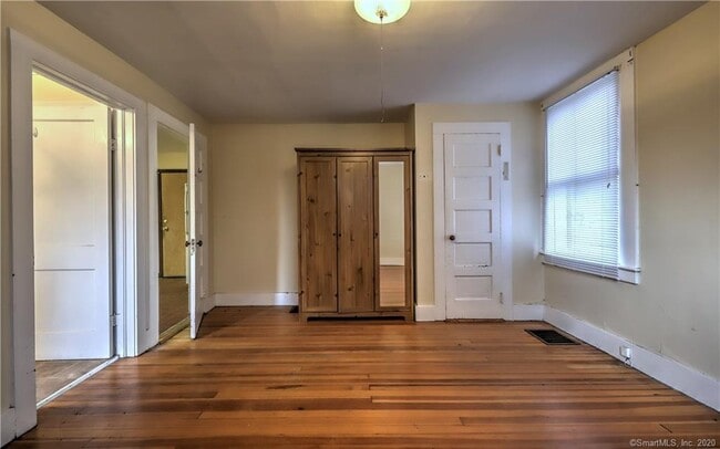 Building Photo - 473 Amity Rd