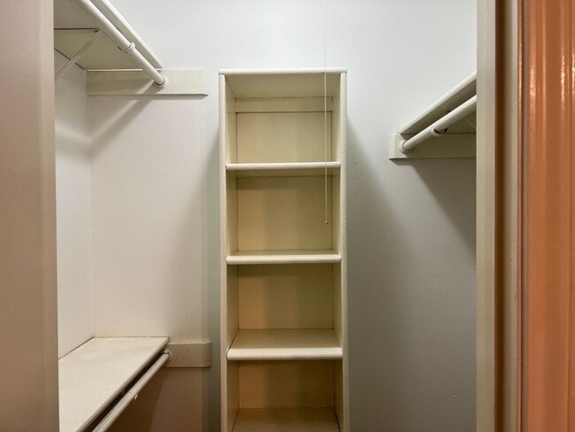 Building Photo - 411 Hickory Rd