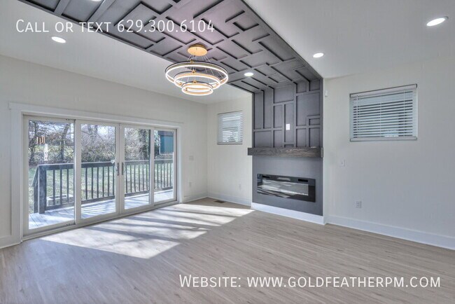 Building Photo - 402 E Trinity Ln