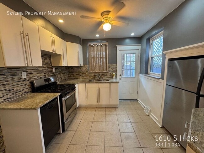 Building Photo - 1610 S Hicks-