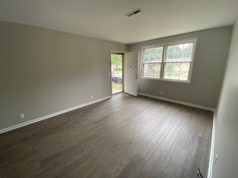 Building Photo - 649 Huntington Ridge Dr