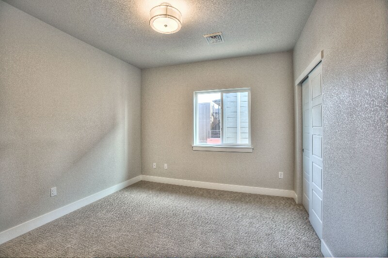 Building Photo - 2132 Saison St