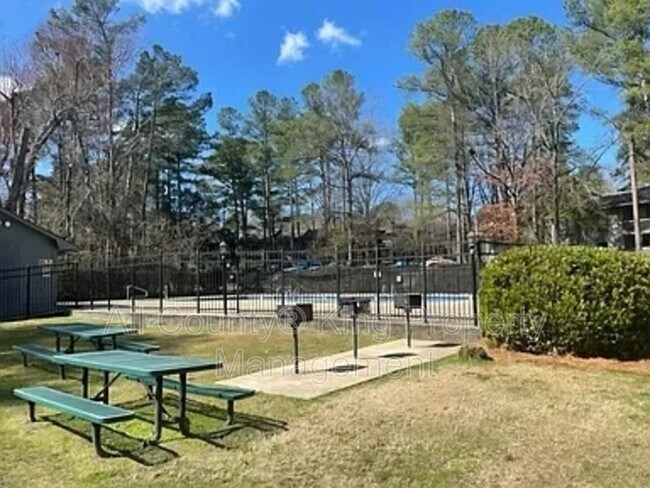 Building Photo - 1866 Tryon Dr