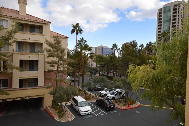 Building Photo - Charming Jr. 1 Bd Studio Condo at Meridida...