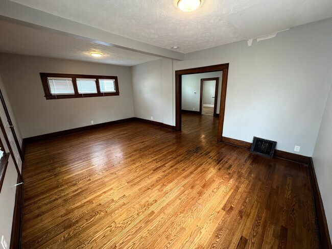 Building Photo - Fully Remodeled 3Bedroom House!