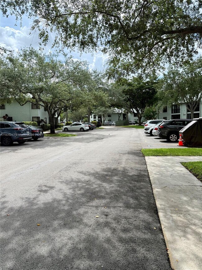 Building Photo - 3864 Carambola Cir N