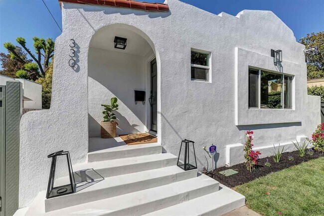 Building Photo - Beautiful Historic Home Meets Modern Luxury in San Leandro