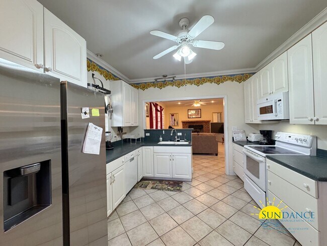 Building Photo - Furnished 4BR Waterfront Home in Fort Walt...