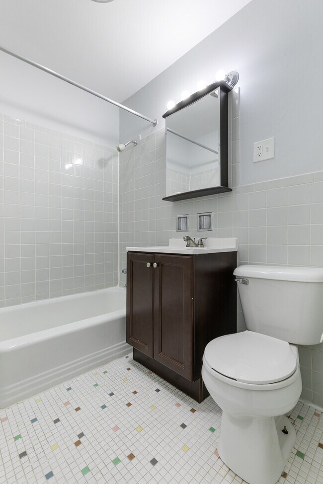 Building Photo - 6021 N Winthrop Ave