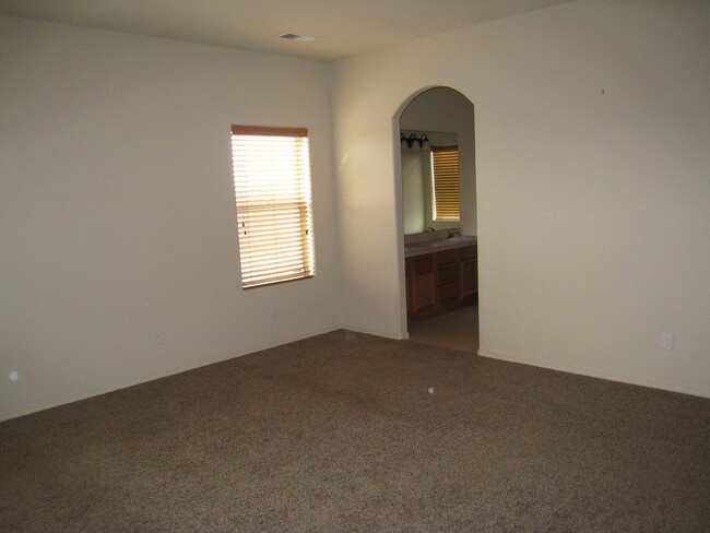 Building Photo - Lovely 3 Br, 2 Ba with FP, 2CG