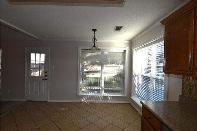 Building Photo - 22402 Rangeview Dr