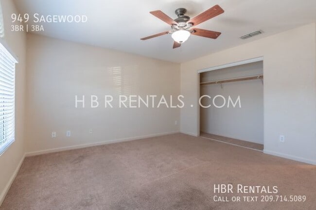 Building Photo - 949 Sagewood-