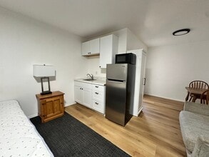 Building Photo - 310 W Hopi Dr