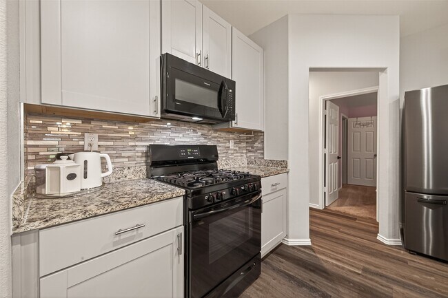 Building Photo - 10411 Meadow Saffron Dr