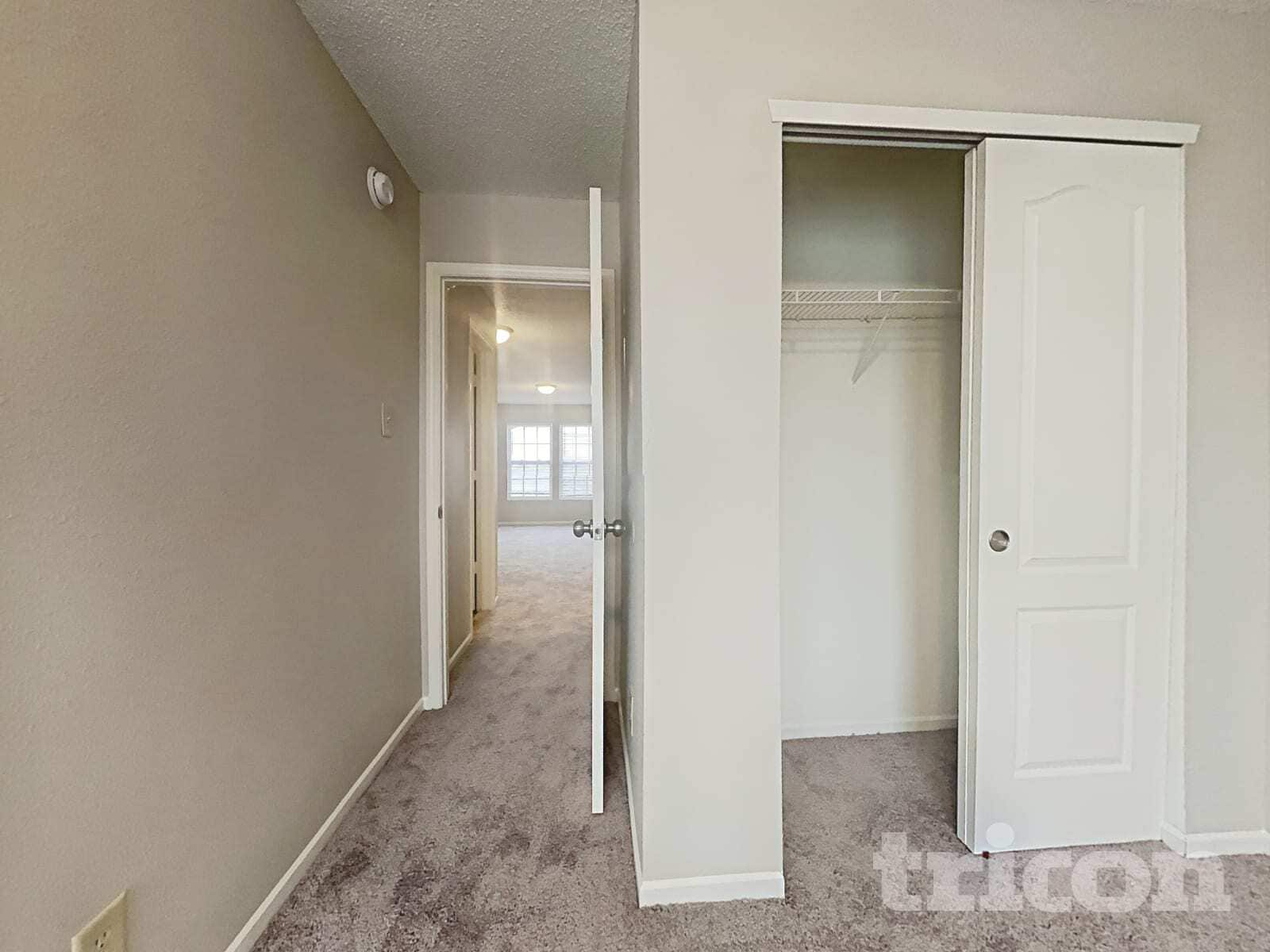 Building Photo - 1618 Howell Dr