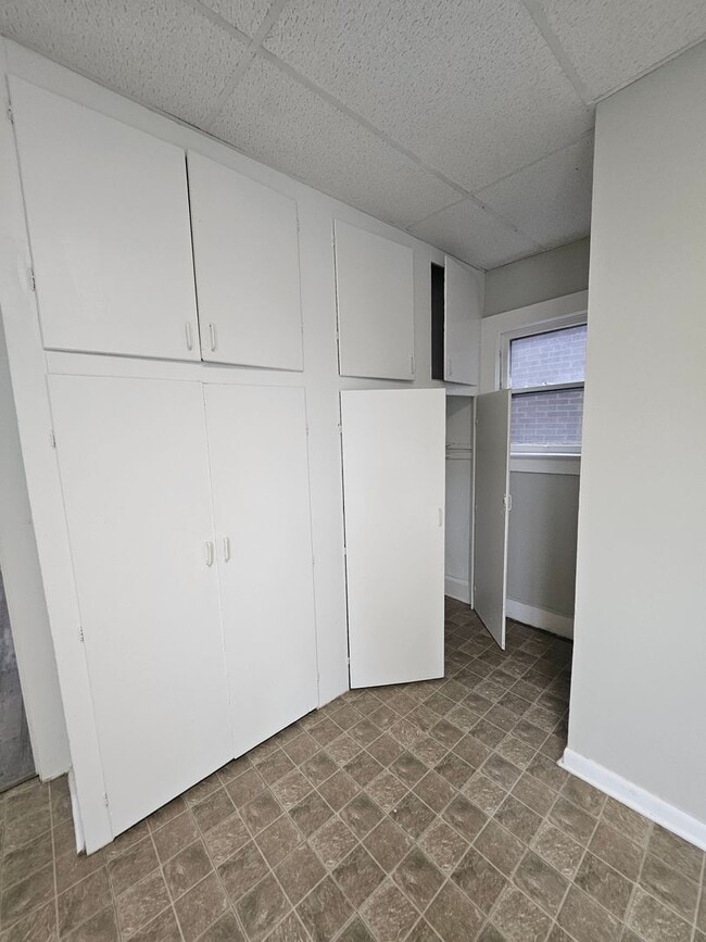 Building Photo - 4bed/2bath house