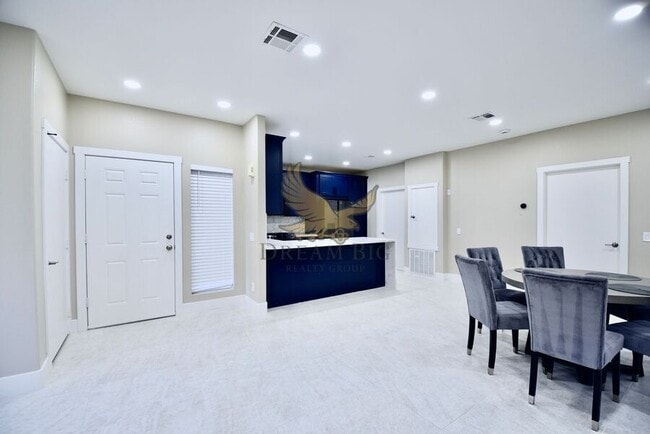 Building Photo - 8725 W Flamingo Rd